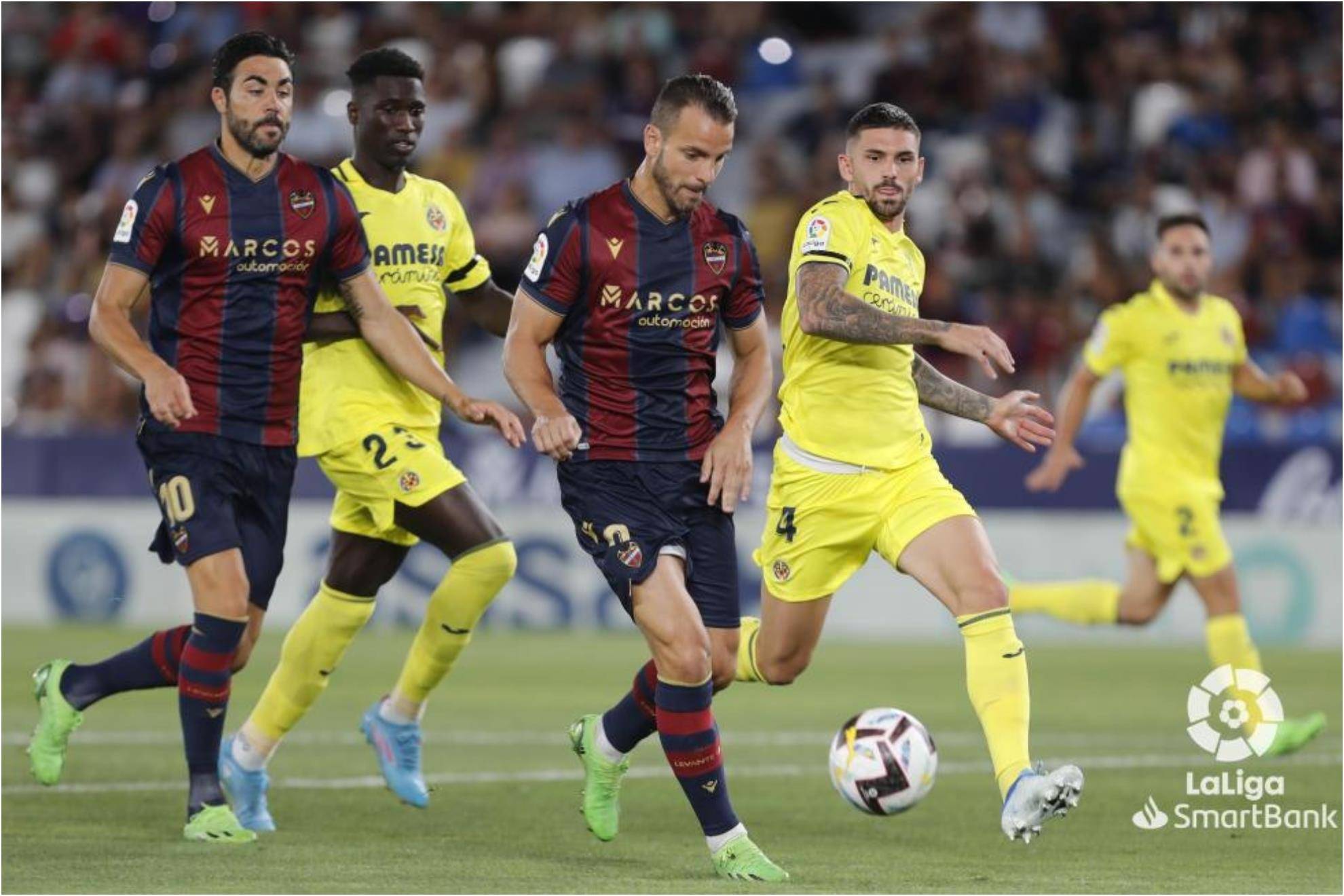 包含巴塞罗那遭遇比利亚雷亚尔绝杀，主场失利的词条