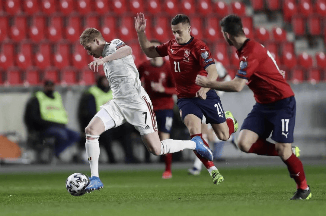 关于欧国联比赛中的意外情况频频发生，球员们需谨慎行事的信息